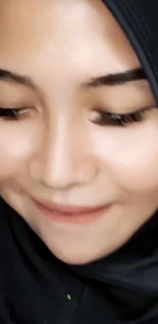 looking makes it hot_82