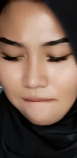 looking makes it hot_82