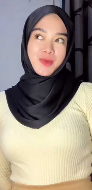 looking makes it hot_82