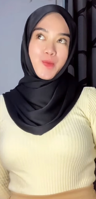 looking makes it hot_82