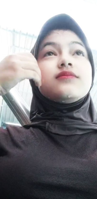 looking makes it hot_82