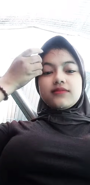 looking makes it hot_82