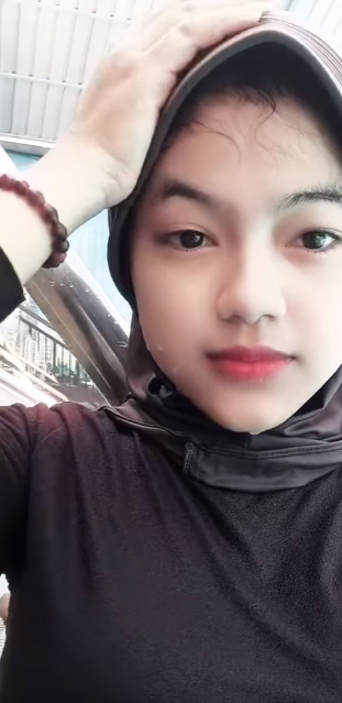 looking makes it hot_82