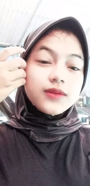 looking makes it hot_82