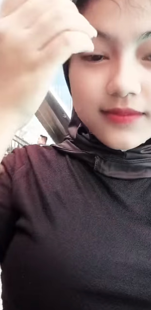 looking makes it hot_82