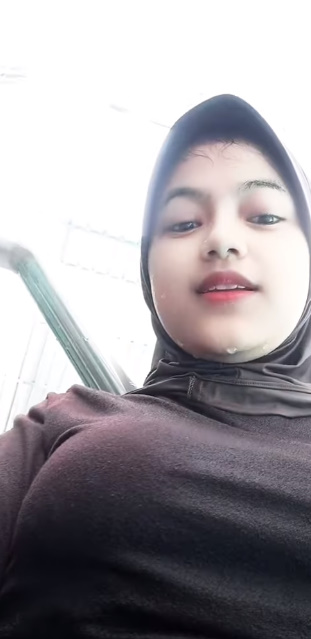 looking makes it hot_82