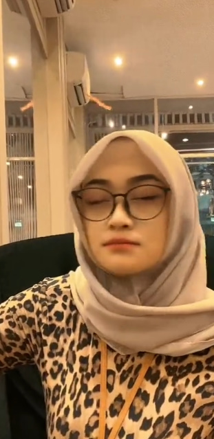 looking makes it hot_82