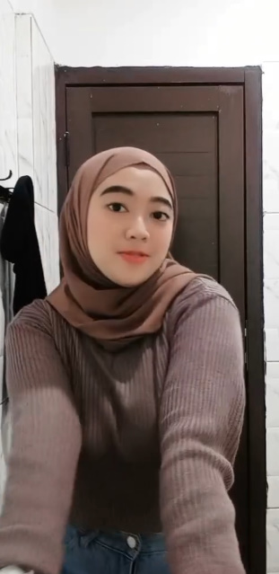 looking makes it hot_82