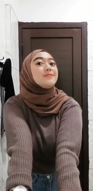 looking makes it hot_82