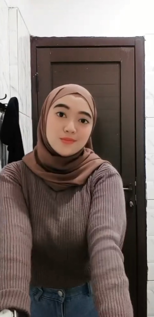 looking makes it hot_82