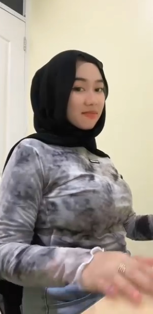 looking makes it hot_82