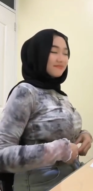 looking makes it hot_82