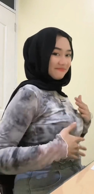 looking makes it hot_82