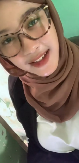 looking makes it hot_82