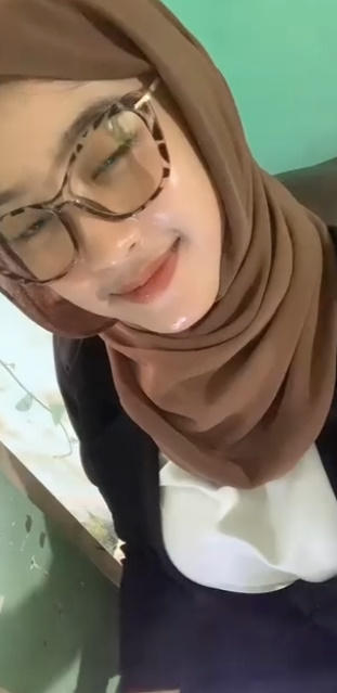 looking makes it hot_82