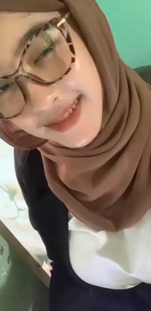 looking makes it hot_82