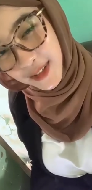 looking makes it hot_82