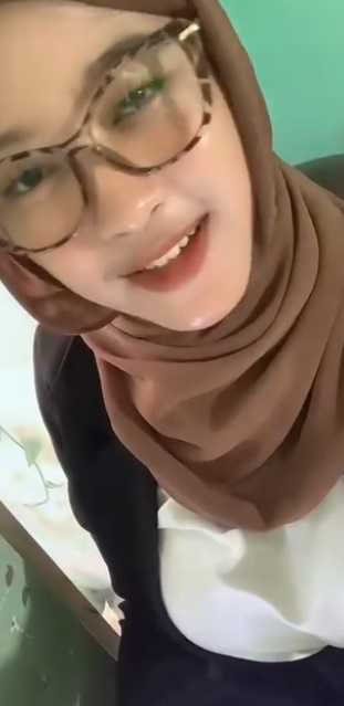 looking makes it hot_82