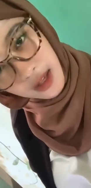 looking makes it hot_82