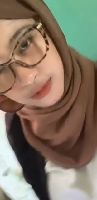 looking makes it hot_82