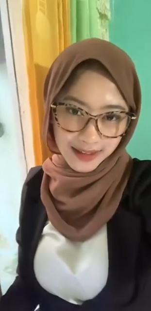 looking makes it hot_82