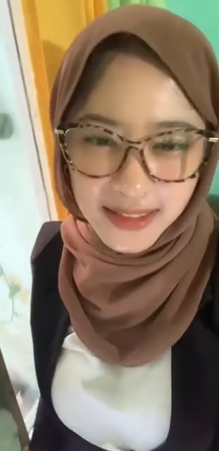 looking makes it hot_82