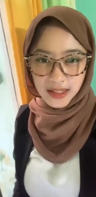 looking makes it hot_82