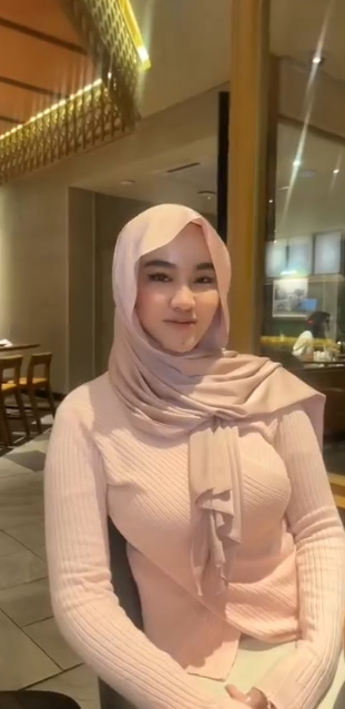 looking makes it hot_82