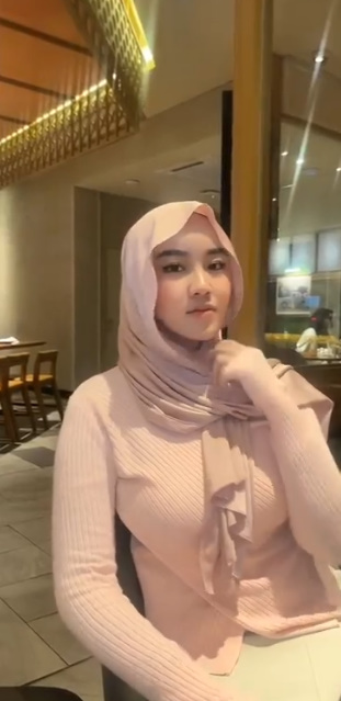 looking makes it hot_82