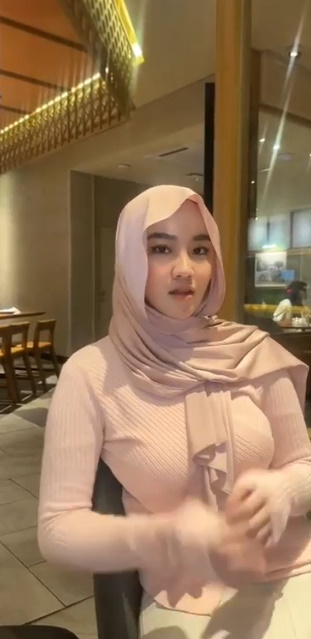 looking makes it hot_82