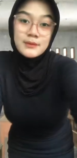 looking makes it hot_82