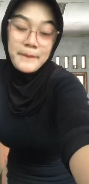 looking makes it hot_82