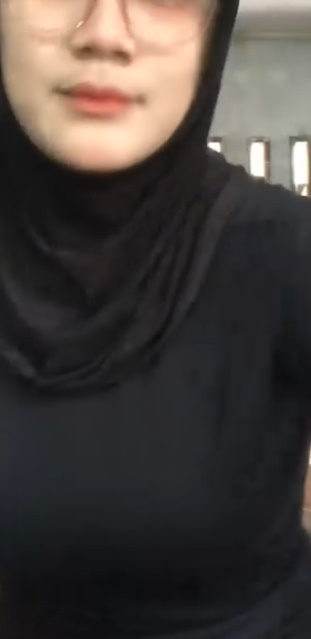 looking makes it hot_82