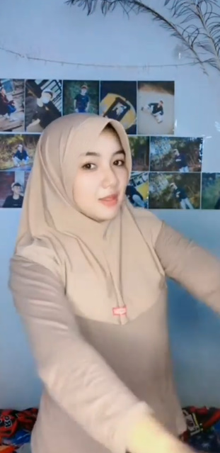 looking makes it hot_82