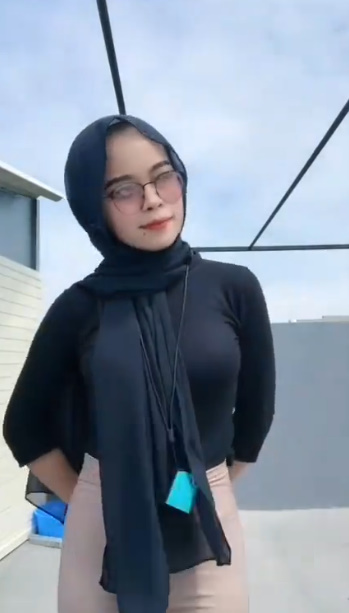 looking makes it hot_82