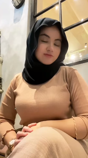 looking makes it hot_82