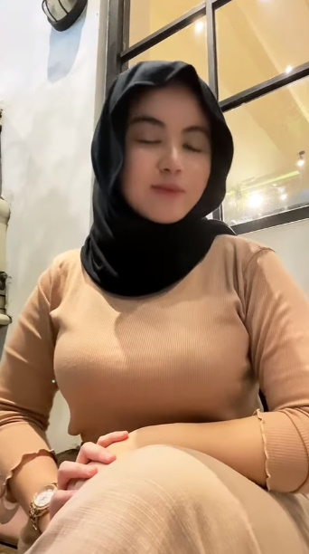 looking makes it hot_82