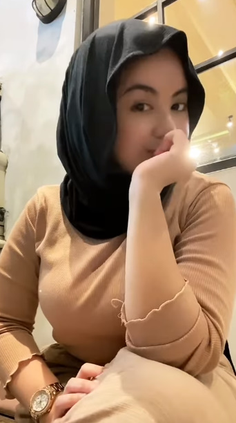 looking makes it hot_82