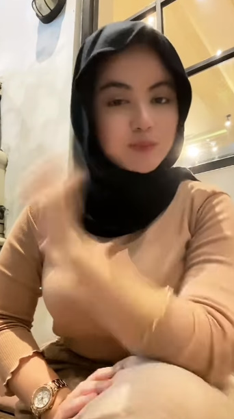 looking makes it hot_82