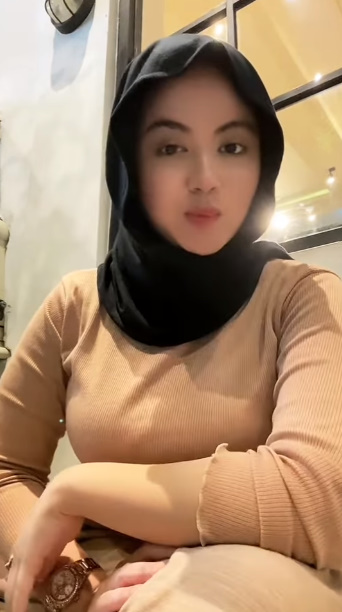 looking makes it hot_82