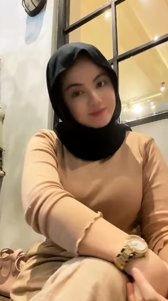 looking makes it hot_82