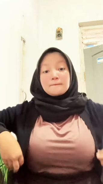 looking makes it hot_82