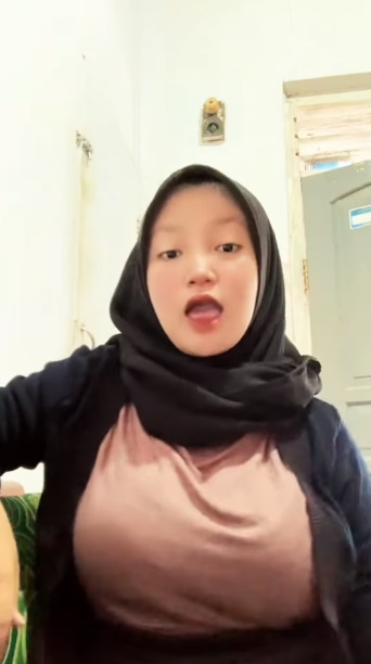 looking makes it hot_82