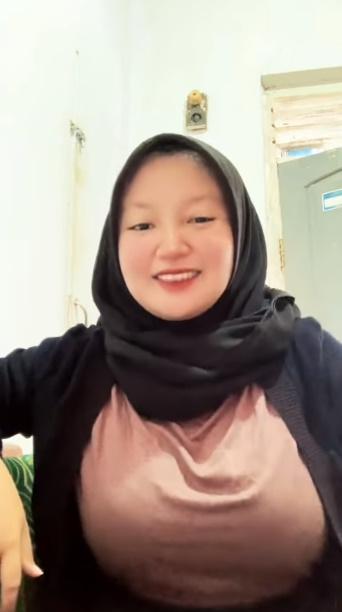 looking makes it hot_82