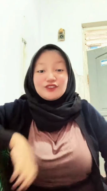 looking makes it hot_82