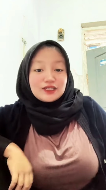 looking makes it hot_82