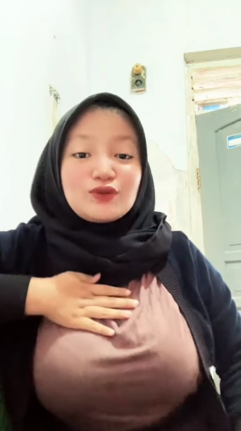 looking makes it hot_82