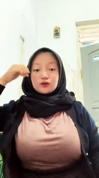 looking makes it hot_82