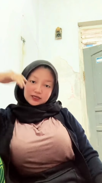 looking makes it hot_82