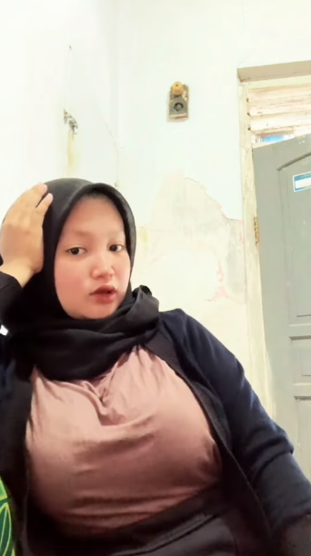 looking makes it hot_82